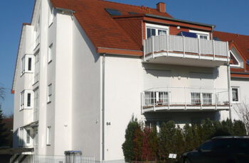 Glaserei Simon - Mehrfamilienhaus mit PVC - Fenstern und Aufsatzrollläden